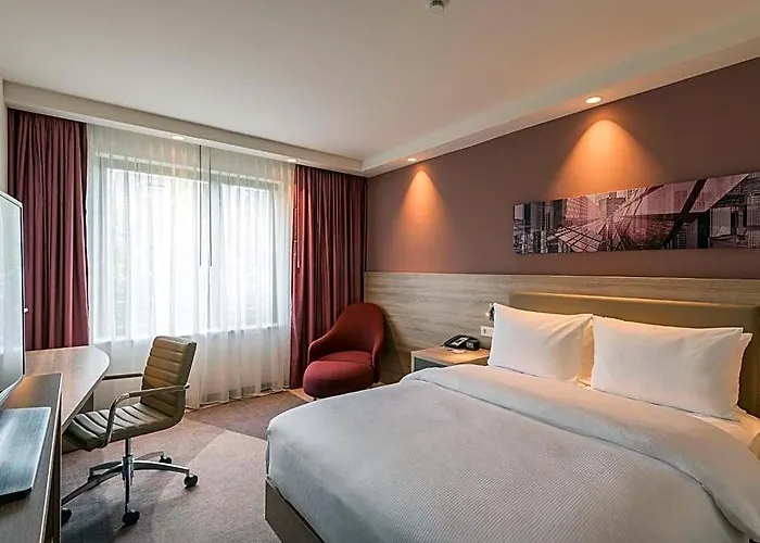 Hotel Hampton By Hilton Frankfurt Centre East 3*